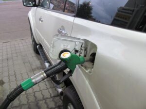 зареждане на автомобил