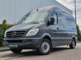 микробус Mercedes-Benz